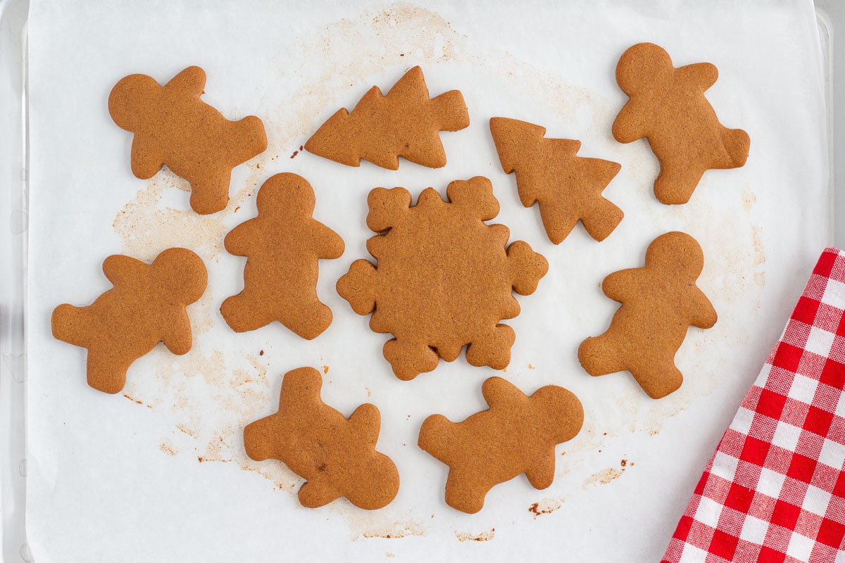 Baked easy gingerbread cookies on a baking sheet.